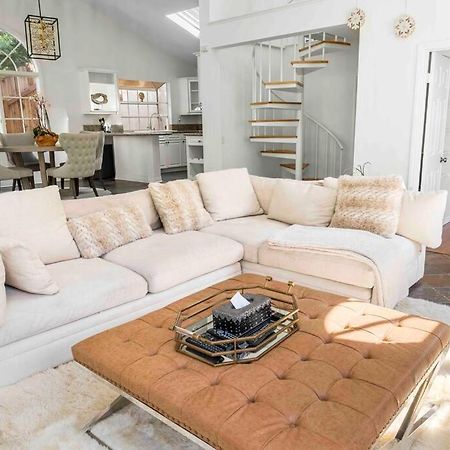 Stunning Mediterranean Mansion In Laurel Canyon 로스앤젤레스 외부 사진