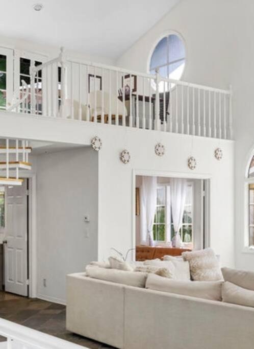 Stunning Mediterranean Mansion In Laurel Canyon 로스앤젤레스 외부 사진