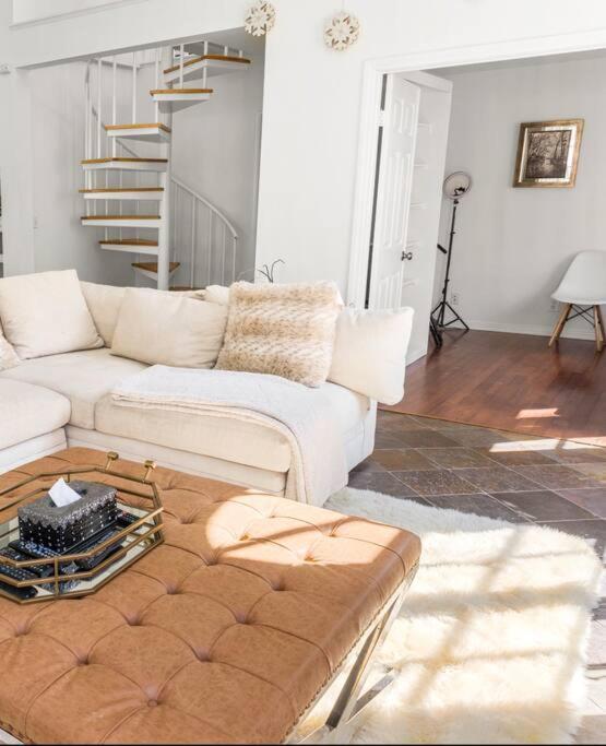 Stunning Mediterranean Mansion In Laurel Canyon 로스앤젤레스 외부 사진