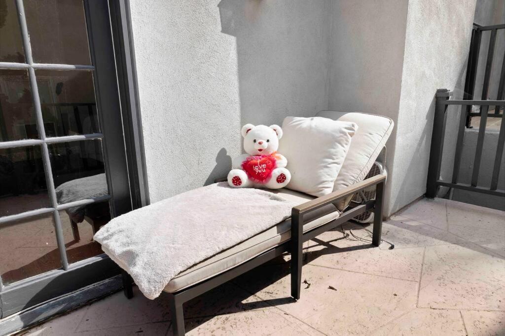 Stunning Mediterranean Mansion In Laurel Canyon 로스앤젤레스 외부 사진