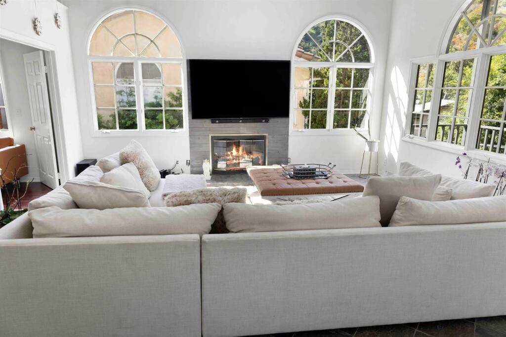 Stunning Mediterranean Mansion In Laurel Canyon 로스앤젤레스 외부 사진